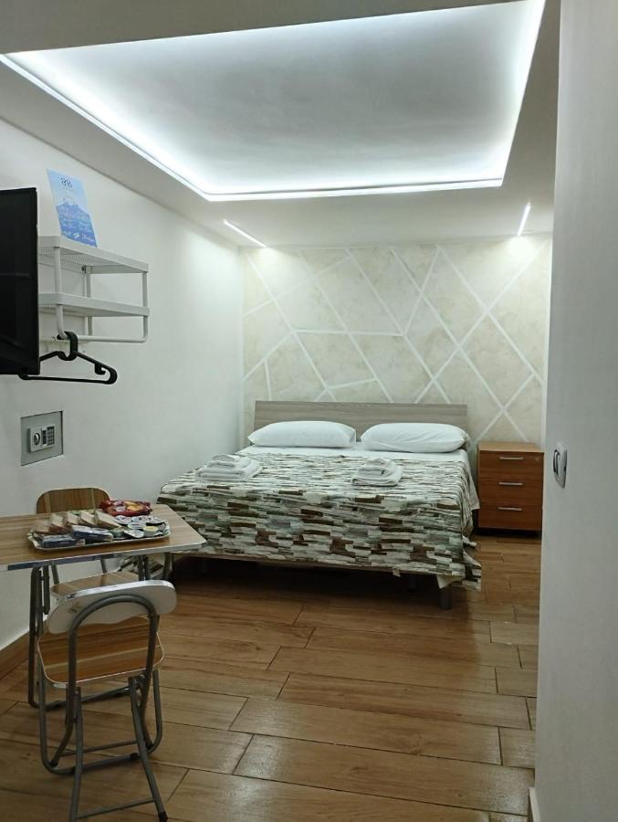 Casa Nina- Camera Ischia Apartment เนเปิลส์ ภายนอก รูปภาพ
